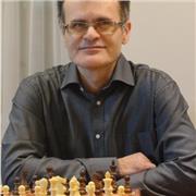 Entraîneur d'échecs professionnel Classement FIDE 2280 Plus de 15 ans d'expérience dans l'enseignement des échecs