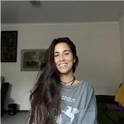 No creo que haya personas qué no sirven para estudiar, si no que la manera que se les enseña no es la adecuada. Esa es mi filosofía y la aplico en la forma de enseñar, adecuándome al estudiante.Soy bióloga y estudiante de master