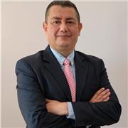 Soy un coach que ayudare a estudiantes muy jóvenes a desarrollarse, para ello utilizaré el conocimiento  y la vasta experque pose