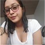 Estudiante de trabajo social con un enfoque en TDH y TOC