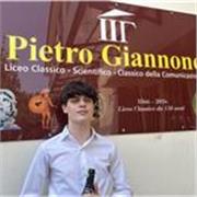 Sono uno studente diplomato in Liceo Classico con il massimo dei voti e frequento il primo anno della facolta' di Medicina 