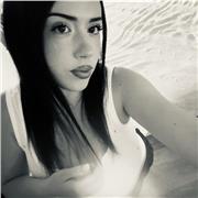 Me defino una persona risueña,comprensible, y empatica, llevo trabajando con niños de hace dos años