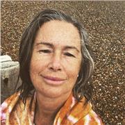 Mit mehr als 30 Jahren Berufserfahrung als Lehrerin biete ich Nachhilfeunterricht an