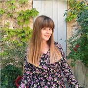 Profesora de inglés a estudiantes de primaria y ESO