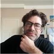 Maître de Conférences, docteur en Psychologie Cognitive enseigne statistiques et méthodologie en ligne à tous niveaux