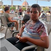 Madrelingua francese, laureato in economia e commercio all'università di Bergamo