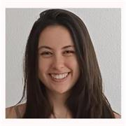 Cuidadora, monitora y profesora multidisciplinar con pasión por el trabajo con niñxs y con amplia formación en buen trato.