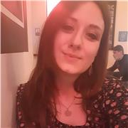 Laureata in Lingue e letterature straniere impartisce ripetizioni di materie umanistiche per ragazzi di materne, medie e superiori