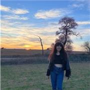 Profesora de filosofía, lengua, literatura, historia, escritura, lectura (cualquiera de ciencias sociales y humanidades)