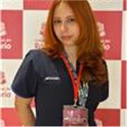 Profesora de apoyo escolar para niños de primaria y secundaria, se hace énfasis en inglés