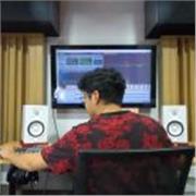 Profesor de Producción musical versátil para todo tipo de nivel. En lo personal disfruto impartir clases con alumnos avanzados, pues las clases se vuelven mas innovadoras. Sin embargo mis métodos de enseñanza también se ajustan para lograr un mejor entend
