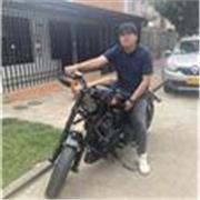 Estudiante bachiller que tiene capacidad de explicar temas a niños de primaria, ya sea que el niño no tenga problema en aprender