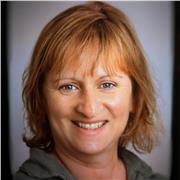 Professeur particulier donne cours d'anglais aux etudiants de primaire, secondaire, adultes