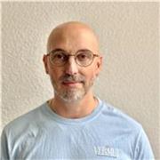 Ilustrador con formación en diseño gráfico. Acompaño a principiantes en dibujo e ilustración digital en inglés.