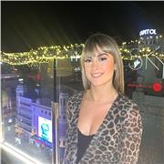 Profesora de Primaria e Infantil imparte clases de inglés a alumnos desde infantil a la ESO.