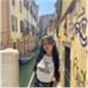 Laureata offre lezioni di italiano base