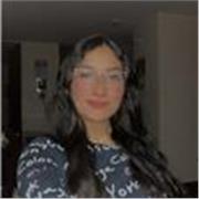 Enfermera con experiencia trabajando con niños de primaria y secundaria