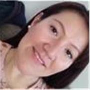 Profesora de inglés ayuda con las tareas