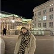 Estudiante de carrera, se me da muy bien el inglés, aunque también puedo enseñar más asignaturas de sociales/letras.