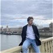 Professeur de Physique et Mathématiques avec un Master 2 de Physique Fondamentale.