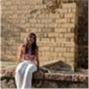 Soy estudiante de psicología y logopedia. Me encanta el inglés y enseñarlo me hace mucha ilusión.