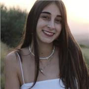 Graduada en Magisterio, ofrezco clases de apoyo escolar para primaria y ESO. Puedo ayudar con la certificación del Valenciano.