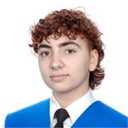 Joven, con una gran energía para los niños, con ganas de enseñar y ayudarlos en lo que sea necesario