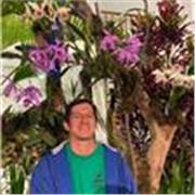 Profesor de inglés enseña a niños de 4 a 5 años