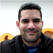 Me defino como una persona apasionada por la tecnología, la educación y la calidad en los procesos.