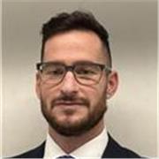 Profesor de karate titulado con el curso de monitor de karate , cinturón negro 2 DAN