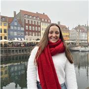 Estudiante de filología francesa dispuesta a enseñar a los estudiantes mi pasión por este idioma.