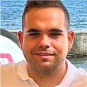 Profesor de guitarra para principiantes que quieren empezar a tocar guitarra