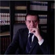 Insegnante di diritto penale e civile per studenti e candidati a concorso