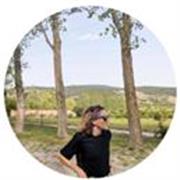 Siempre he trabajado con niños así que me encantaría dar clases de español online! Aprender jugando es lo mejor!