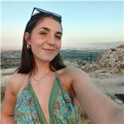 Soy Nahia estudiante de magisterio, por lo que me encanta enseñar a los niños, contacta conmigo