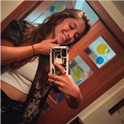 Estudiante de Medicina, titulada en el bachillerato de ciencias de la salud. Capaz de ejercer como profesora.