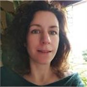 Native speaker, I am a patient and caring person. I like helping others getting better. 