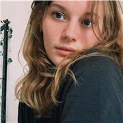 Étudiante en art, je dessine depuis plus de 10 ans, et en majorité en autodidacte