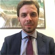 Avvocato con Master in diritto pubblico e costituzionale. Lezioni di diritto per scuole superiori e università