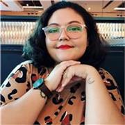 Professora de inglês com experiência em ensino para adultos e adolescentes