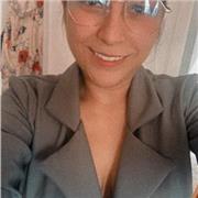 Soy universitaria hablo cuatro idiomas, tengo gran conocimiento lingüístico del castellano por eso, puedo ayudar los deberes