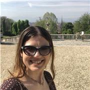 Laureata in Traduzione e Interpretatiato impartisce lezioni di lingua inglese e francese