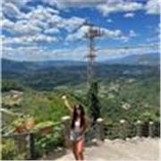 Sono una ragazza di 30 anni, madrelingua francese, ho vissuto 28 anni in Svizzera, propongo lezioni di francese online. 🧑‍🎓