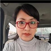 Profesora de contabilidad imparte clases a jóvenes de primeros ciclos de la carrera