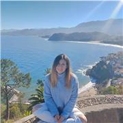 Profesora de inglés con C1 certificado y amplia experiencia impartiendo clase
