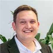 I am an experienced Primary School teacher with a vast corporate background in global learning.