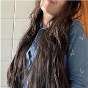 Especialista en cejas y pestañas con más de 10 años de experiencia