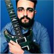 Diplomato in conservatorio londinese, offro lezioni di chitarra moderna acustica ed elettrica con percorsi personalizzati