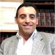 Doy clases a extranjeros que quieran aprender o mejorar su español para vivir, trabajar o estudiar en España.  