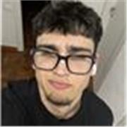 Studente offre aiuto compiti coinvolgente per elementari e medie